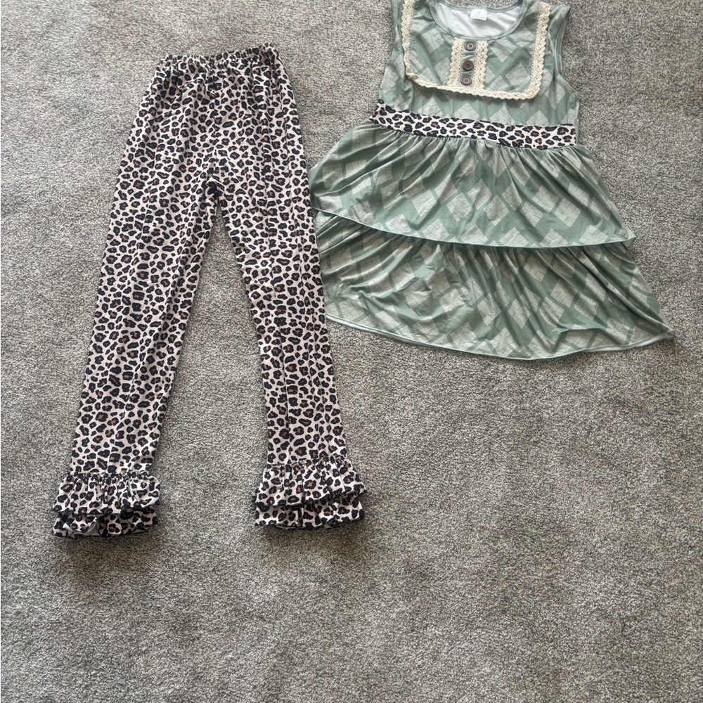Green Layered Top‎ and Leopard Print Pants Set